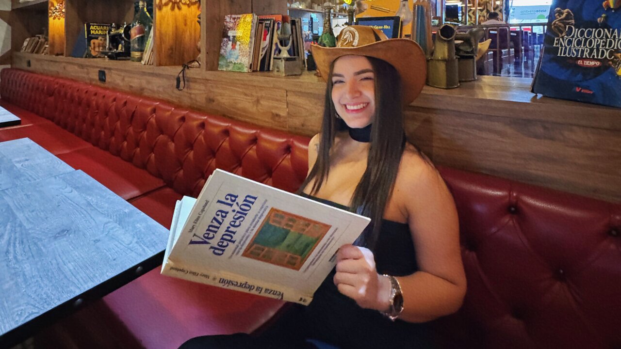 Live Porn Camera of MelanyCol