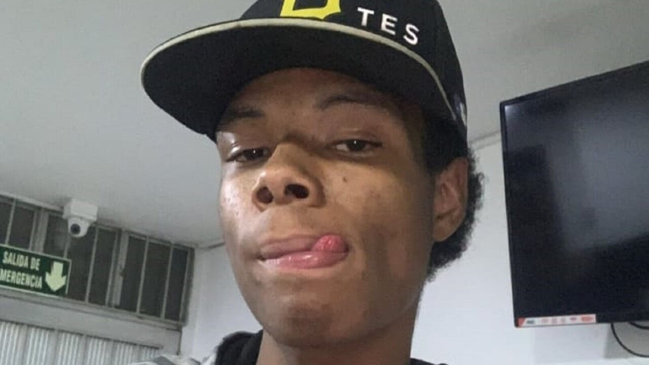 Live Porn Camera of AndyTrue