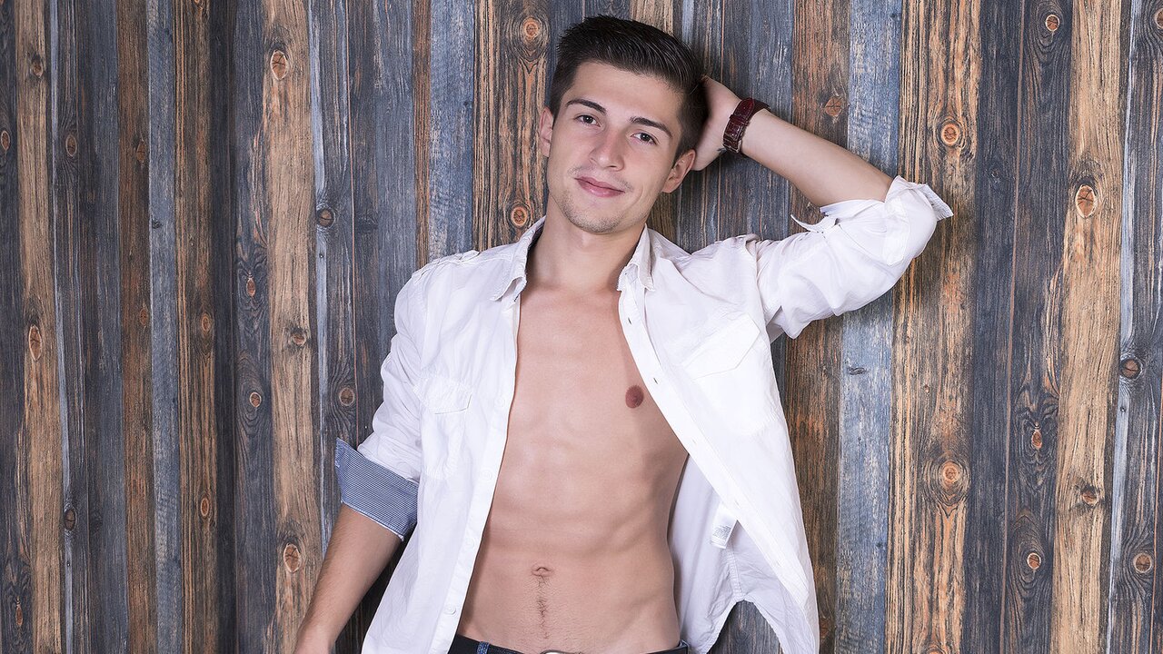 Live Porn Camera of AronHeist