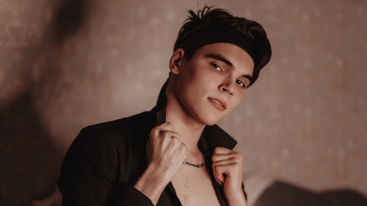 Live Porn Camera of ChristopherGrant