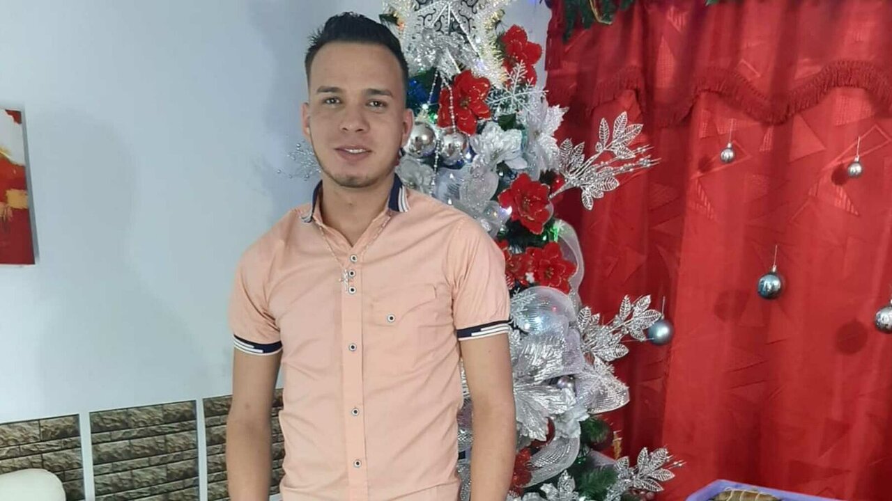 Live Porn Camera of DavisMendez