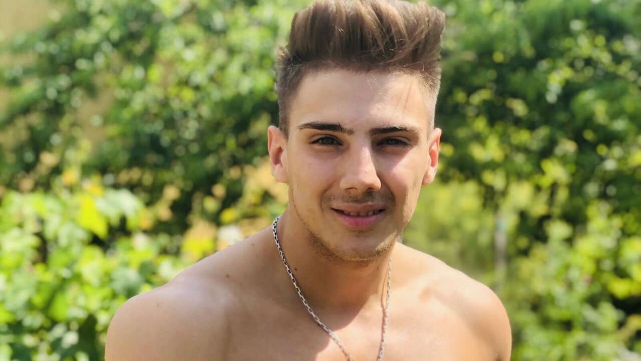 Live Porn Camera of DustiinKent