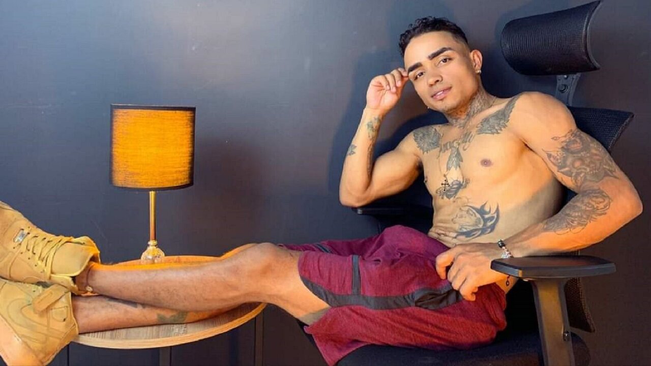 Live Porn Camera of JhustinLoghan