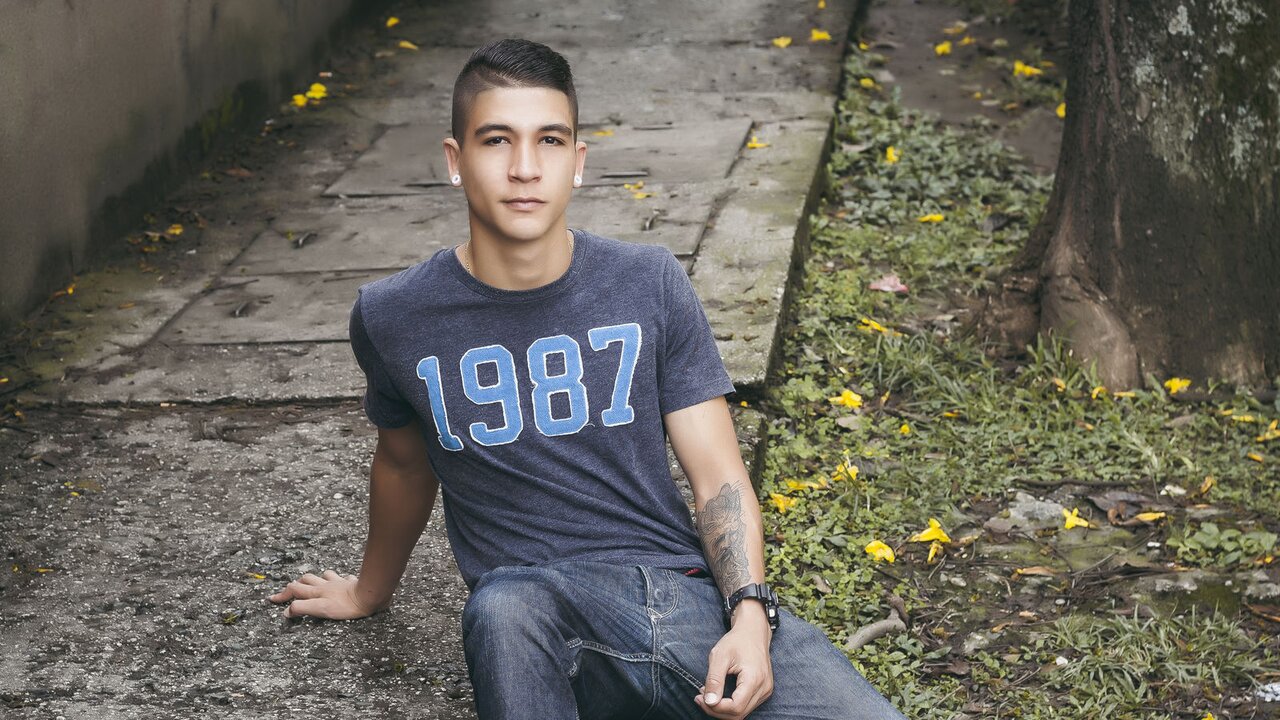 Live Porn Camera of MasculineAaron