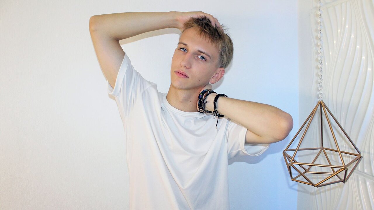 Live Porn Camera of RaymondMiller