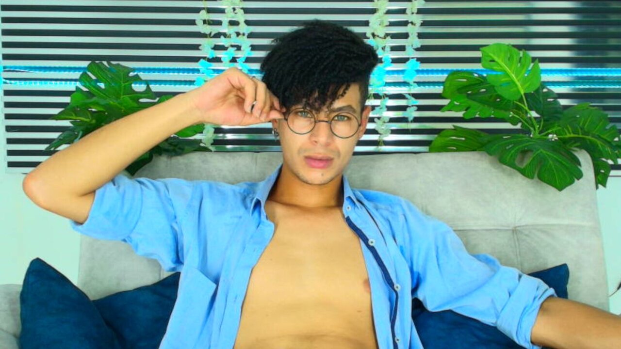 Live Porn Camera of ThiagoSaenns