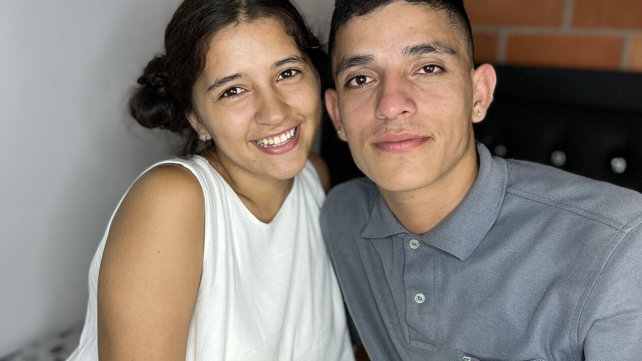 Live Porn Camera of CarolyneAndJack