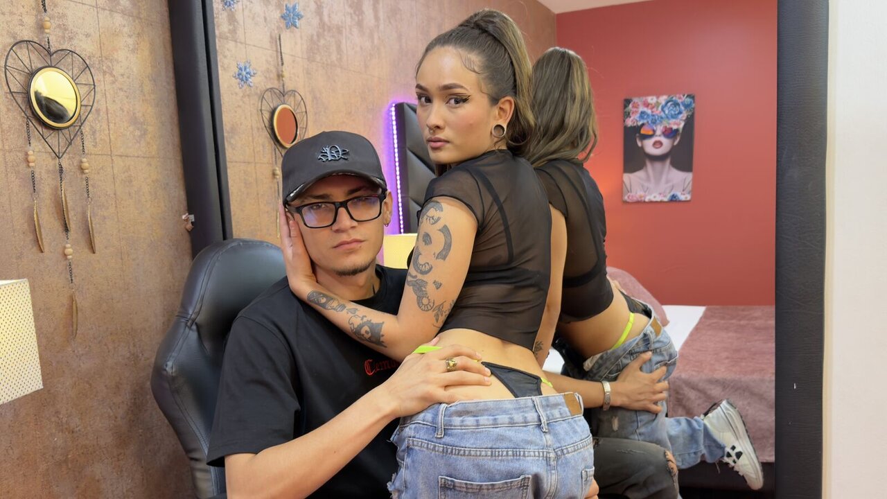 Live Porn Camera of KatiAndJacob