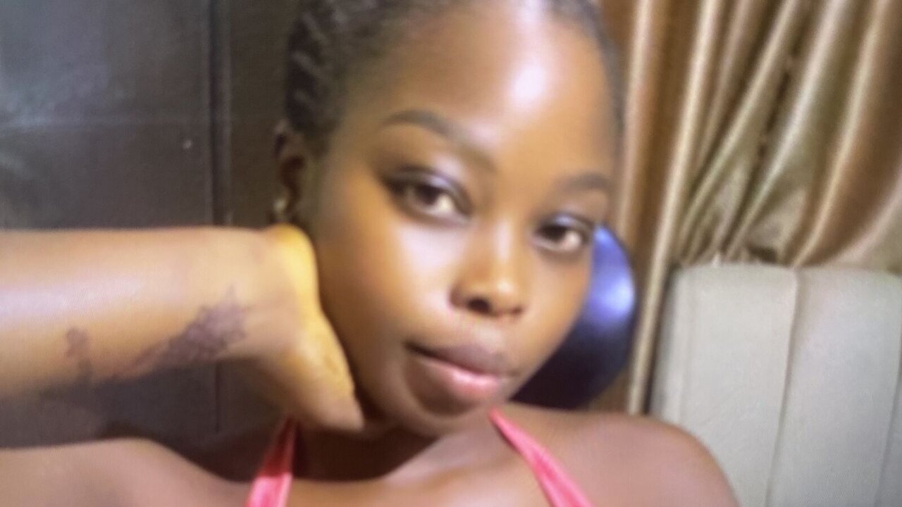 Live Porn Camera of MikkyMiconia