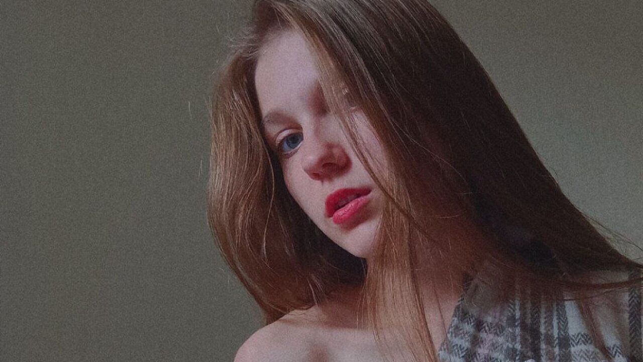 Live Porn Camera of AriaMidnight