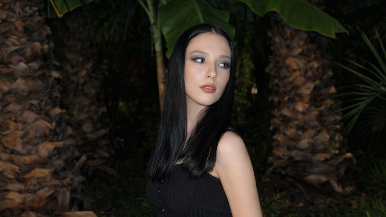 Live Porn Camera of AriaMonti