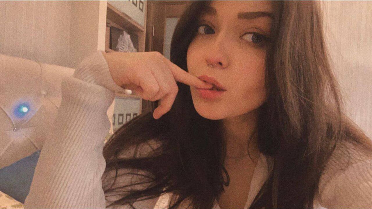 Live Porn Camera of BellaSink