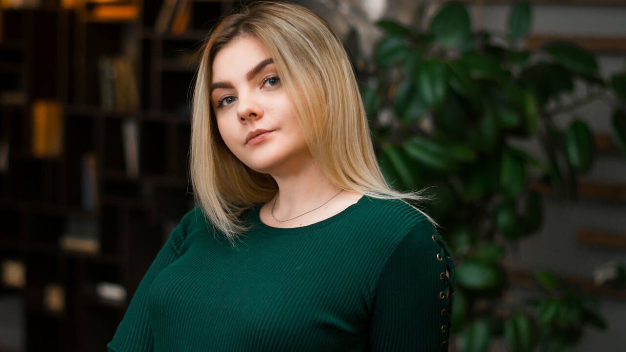 Live Porn Camera of CarlyVayne