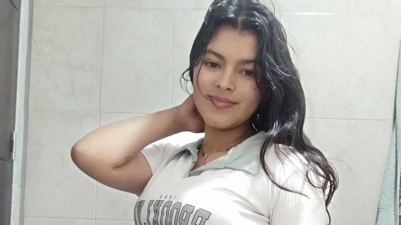 Live Porn Camera of CharloteInnocent