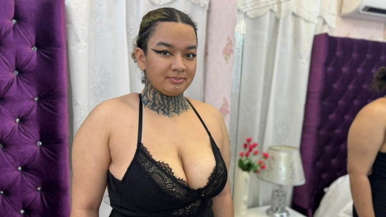 Live Porn Camera of CourtneyJaz