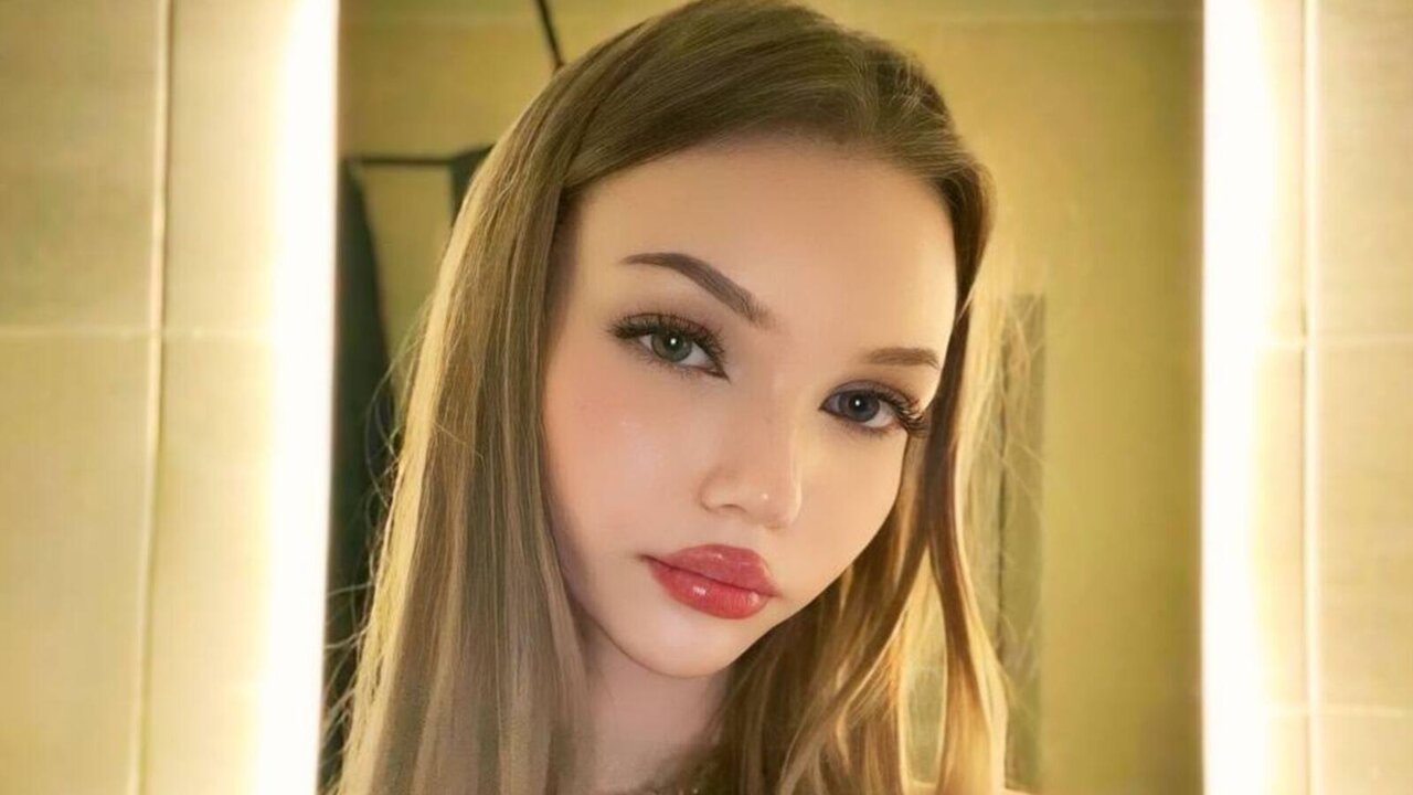 Live Porn Camera of DiannaLoiseau