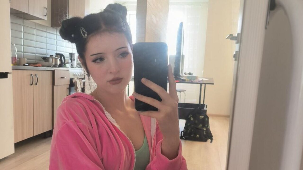 Live Porn Camera of ElouiseJosiah