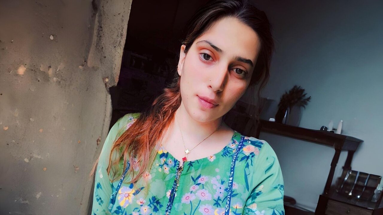 Live Porn Camera of ElsaEmily