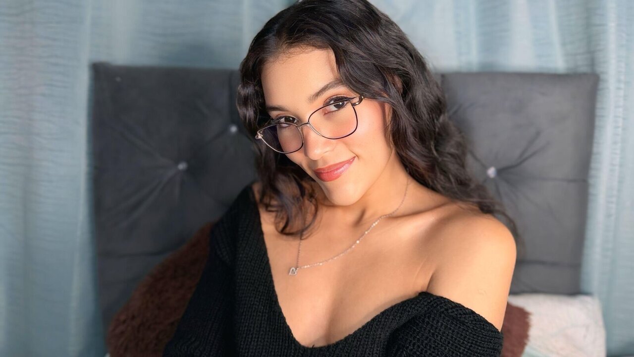 Live Porn Camera of HallyMoon