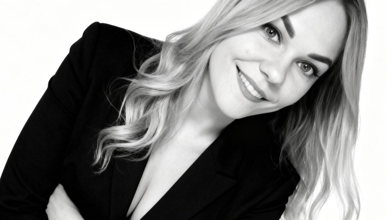 Live Porn Camera of HoneyBitter