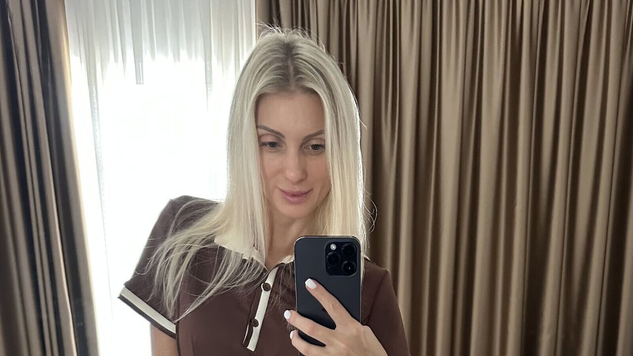 Live Porn Camera of KarinaSim