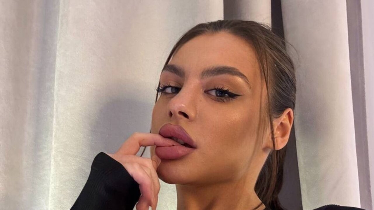 Live Porn Camera of KristyDol