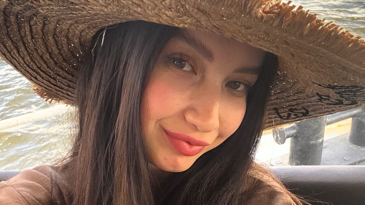 Live Porn Camera of MonaHicks