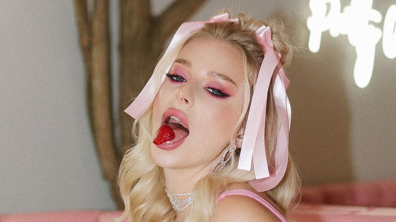 Live Porn Camera of PolinaMoore