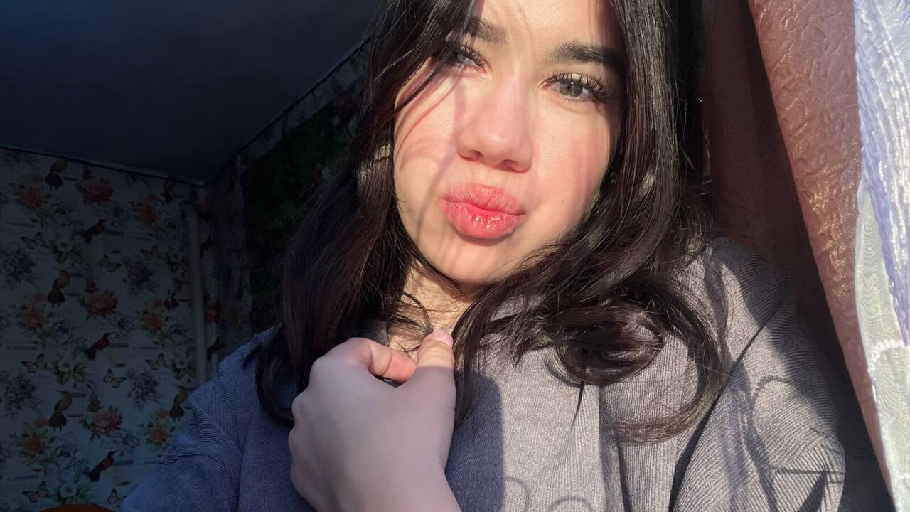 Live Porn Camera of RomaineShowden