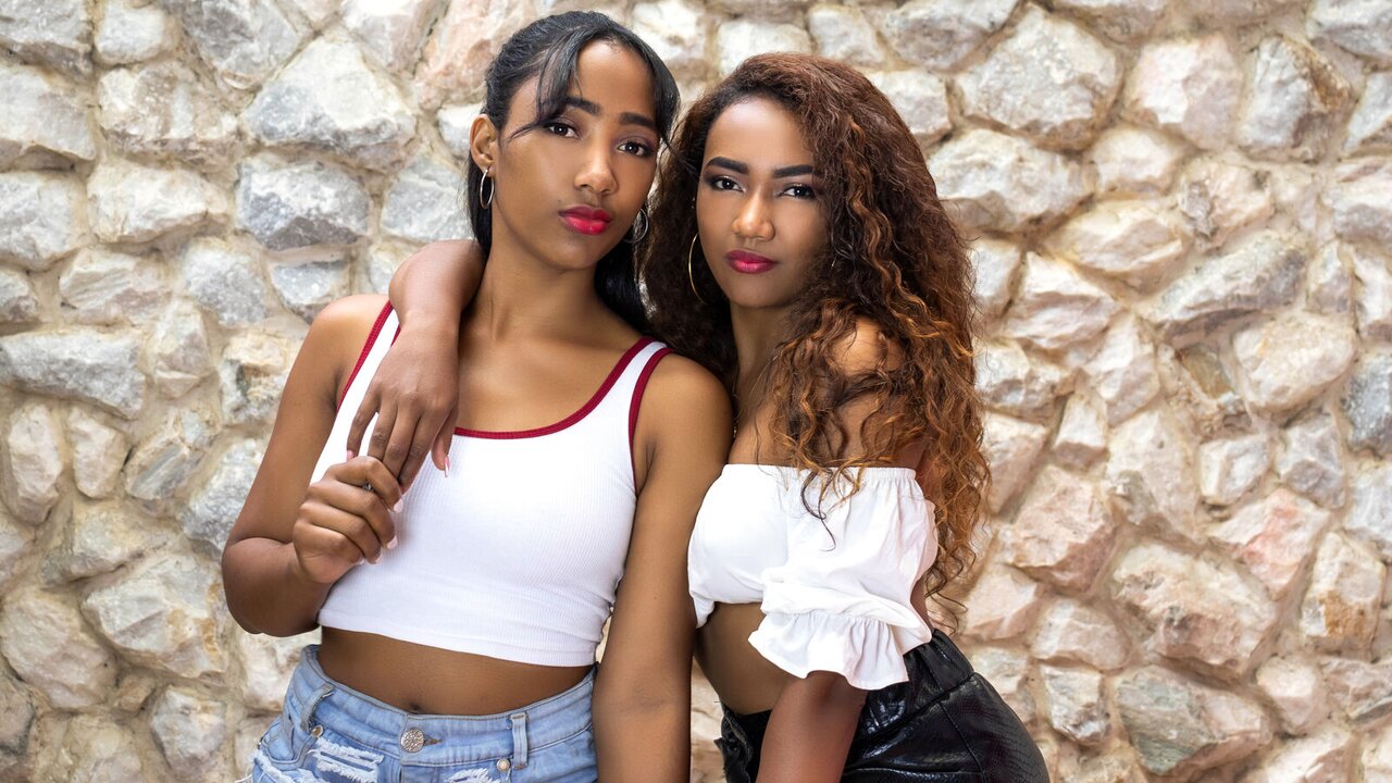 Live Porn Camera of AdeleyneAndMaia