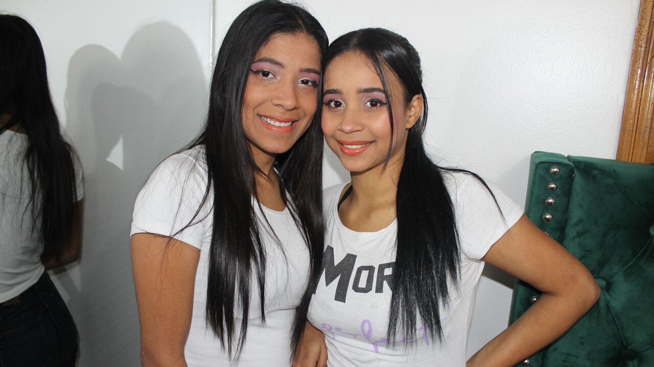 Live Porn Camera of AlondraAndAndrea