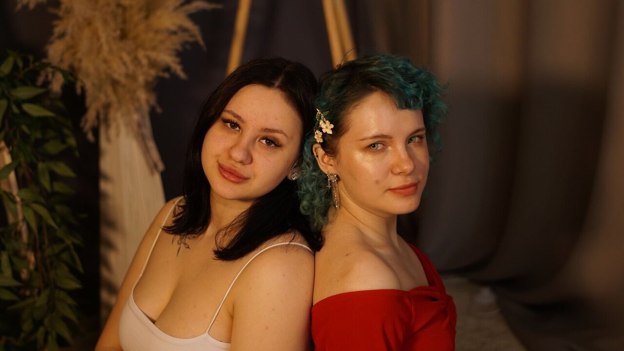 Live Porn Camera of EadlinAndSynnove