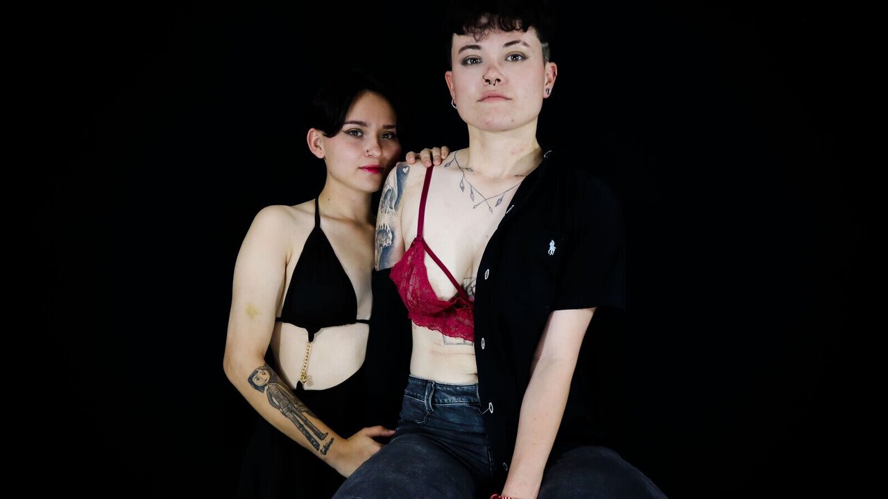 Live Porn Camera of EmmilyAndCriis