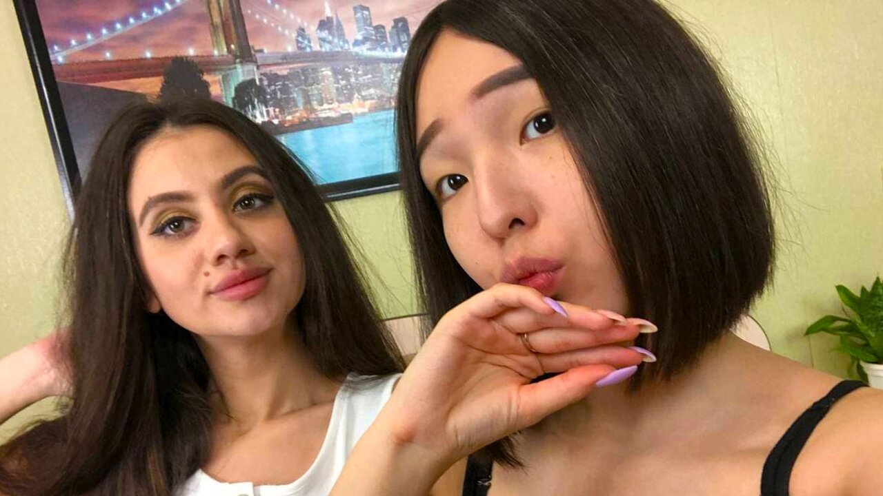 Live Porn Camera of MonicaAndAdeline