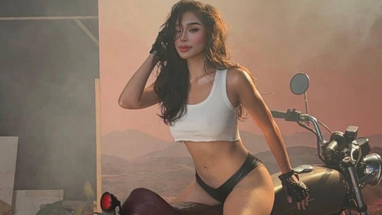 Live Porn Camera of AyanaMillion