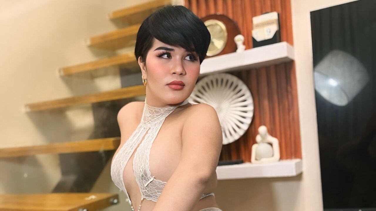 Live Porn Camera of DevineMillion